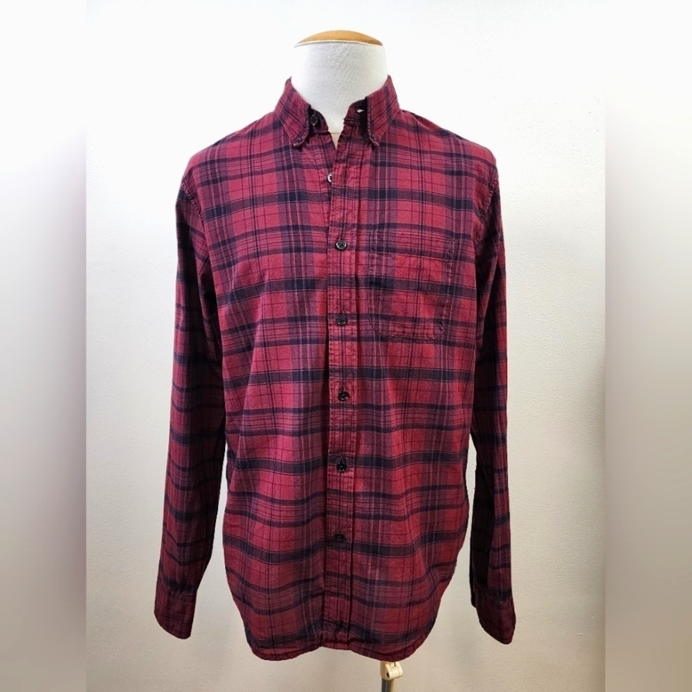 Abercrombie & Fitch Men's Red Plaid Button Front Shirt Standard Fit, sz LG